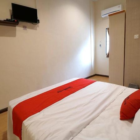เรดดอร์ซ พลัสเนียร์ ยูนิเวอร์ซิตัส สุมาตรา อุตระ Hotel เมดาน ภายนอก รูปภาพ
