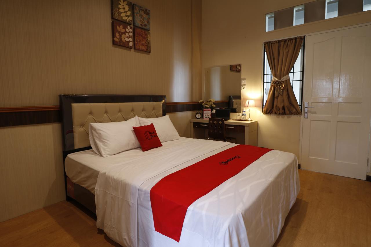 เรดดอร์ซ พลัสเนียร์ ยูนิเวอร์ซิตัส สุมาตรา อุตระ Hotel เมดาน ภายนอก รูปภาพ