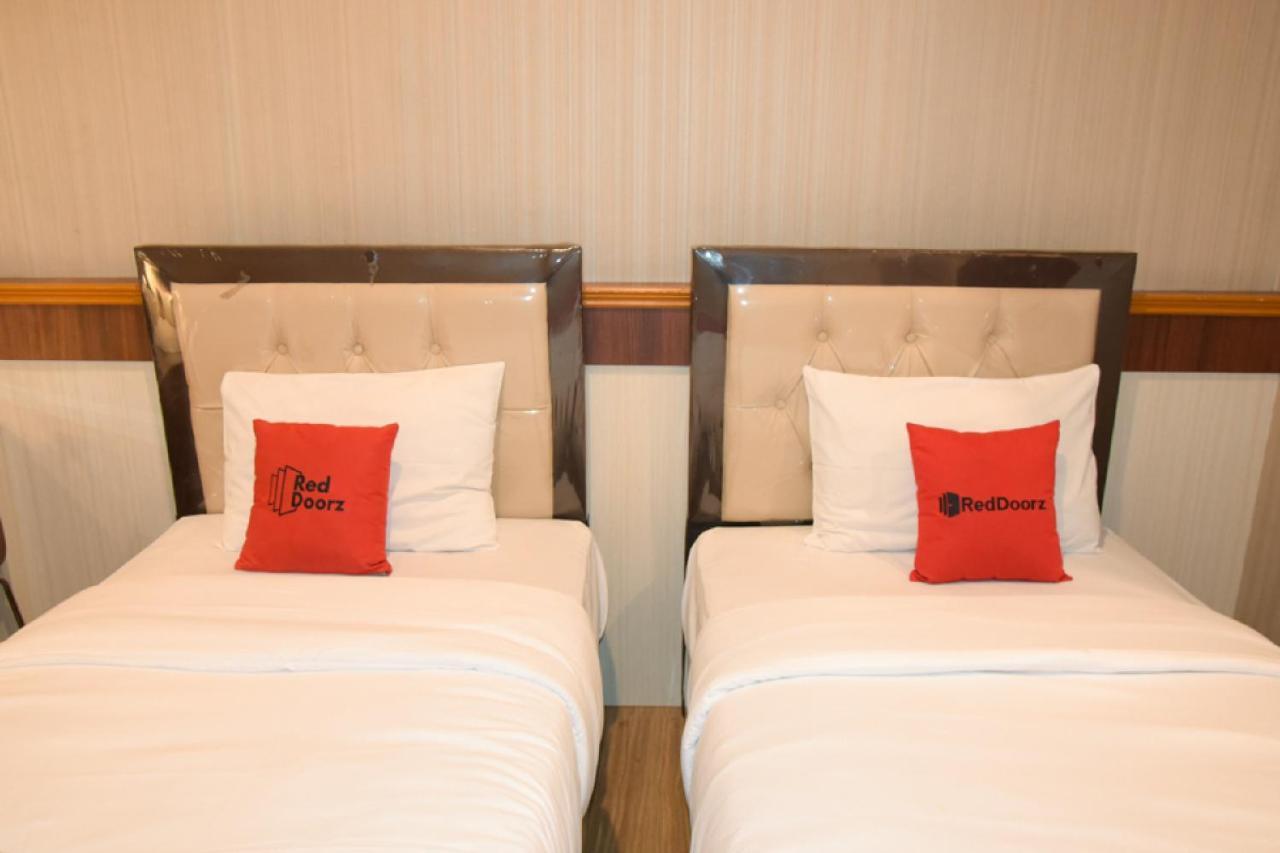 เรดดอร์ซ พลัสเนียร์ ยูนิเวอร์ซิตัส สุมาตรา อุตระ Hotel เมดาน ภายนอก รูปภาพ